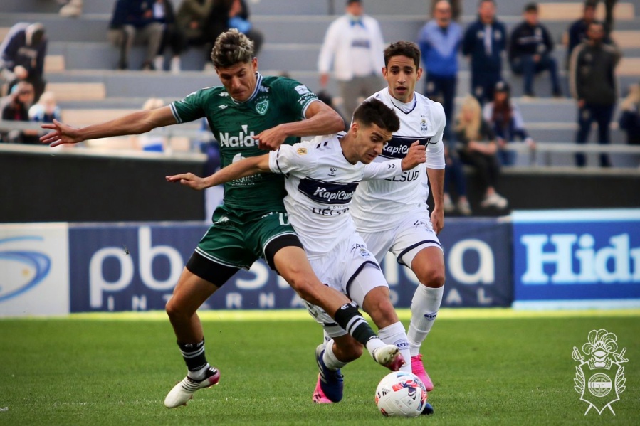 Con gol de penal, Gimnasia perdió 1-0 contra Sarmiento