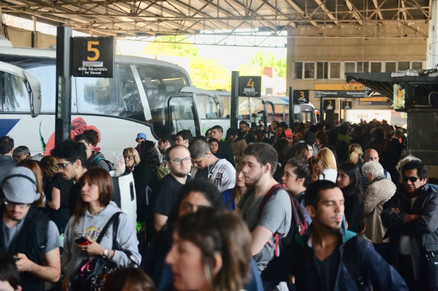 ¿Vuelen a estar conectadas Quilmes y La Plata mediante un colectivo?