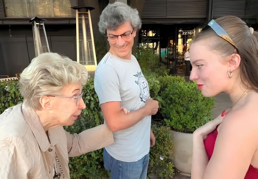 No veía a su abuela hace dos años, la quiso sorprender y la nona no le dio bola: ”Tengo una nieta idéntica a vos”