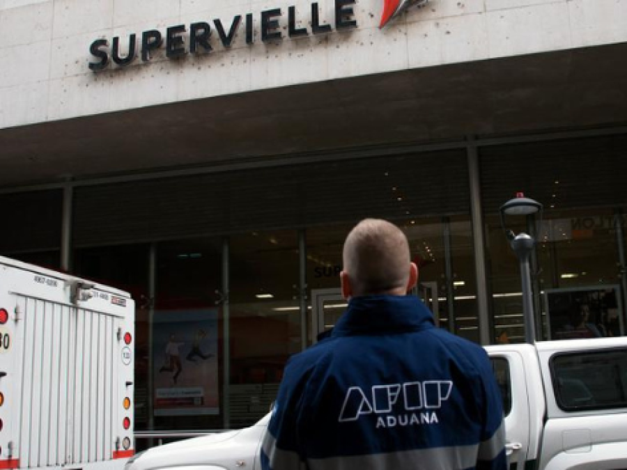 Allanaron 20 Bancos e investigan maniobras financieras en el mercado cambiario de Dólares