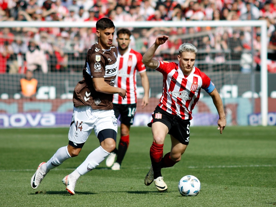 Estudiantes reaccionó tarde, fue perjudicado por Ramírez y sigue sin ganar