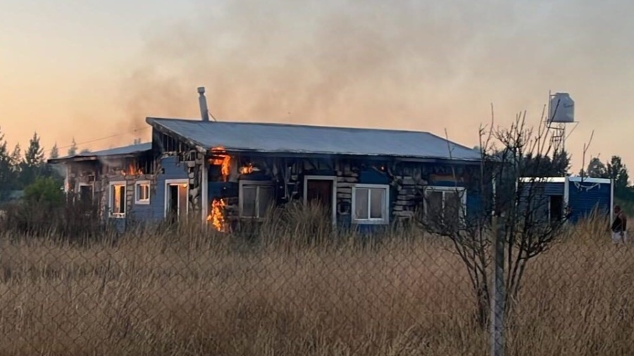 Un hombre incendió la casa de una pareja de mujeres