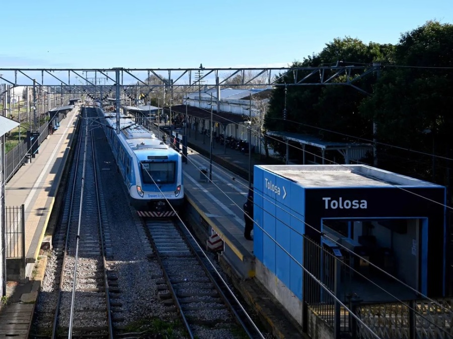 Accidente fatal en el tren Roca: Un motociclista murió tras ser arrollado por la formación