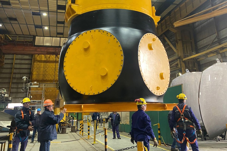Alberto Fernández destacó como “un gran hito” el traslado de una turbina de Impsa a Yacyretá