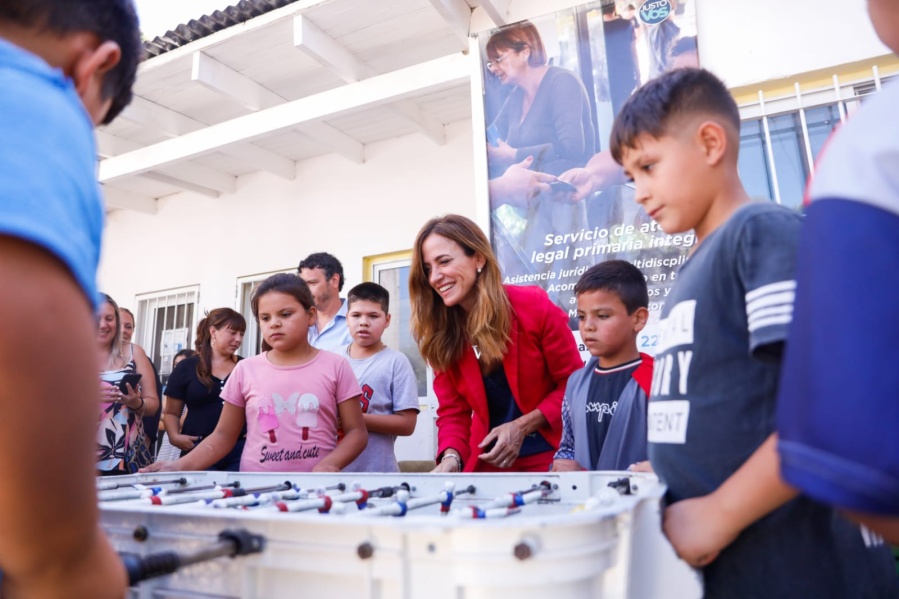 Tolosa Paz recorrió La Plata y aseguró que ”los únicos privilegiados de la Argentina deben ser los niños y las niñas”