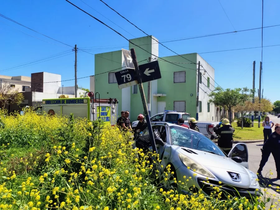 Delincuentes a borde de un camión robado causaron un choque en calles 79 y 119