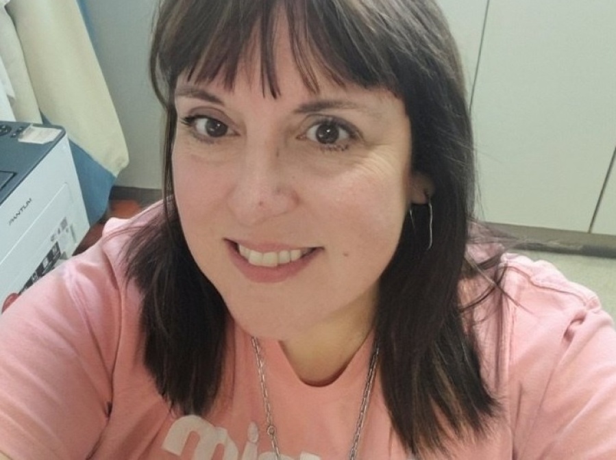 Viajaba con su suegra, se rompió el embriague, ”la vieja” le echó la culpa y explotó: ”Se mete a defender a su hijito”