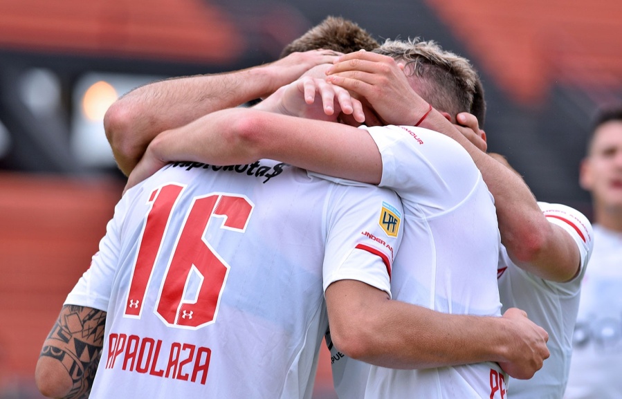 Estudiantes superó por 2 a 1 a Patronato y quedó a tres del puntero