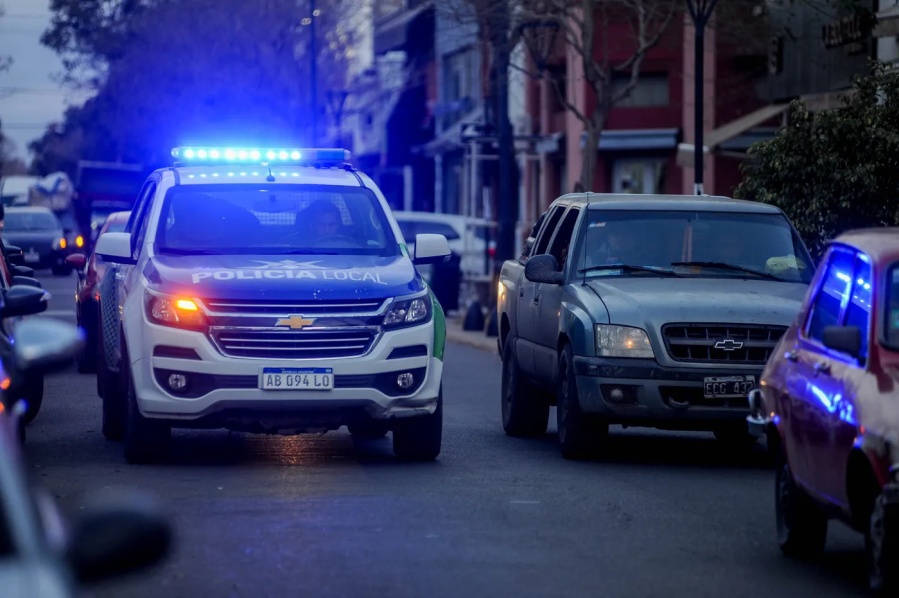 Cayeron dos hombres por venta de droga en Punta Lara tras un operativo policial