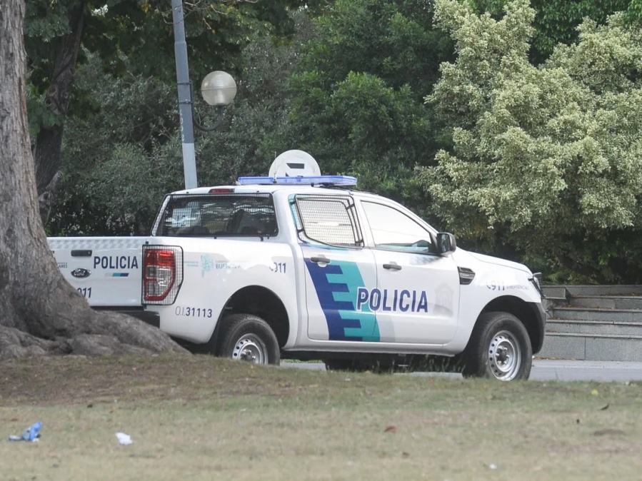 Insólito: Lo encontraron haciendo sus necesidades en la calle y quedo detenido por la Policía