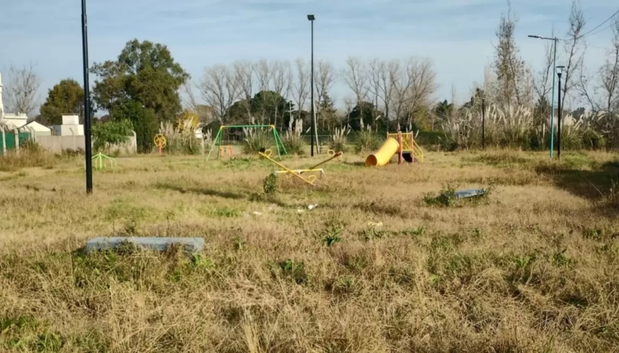 En City Bell estallaron por la falta de mantenimiento: ”No hay ni recolección de residuos, estamos a la deriva”