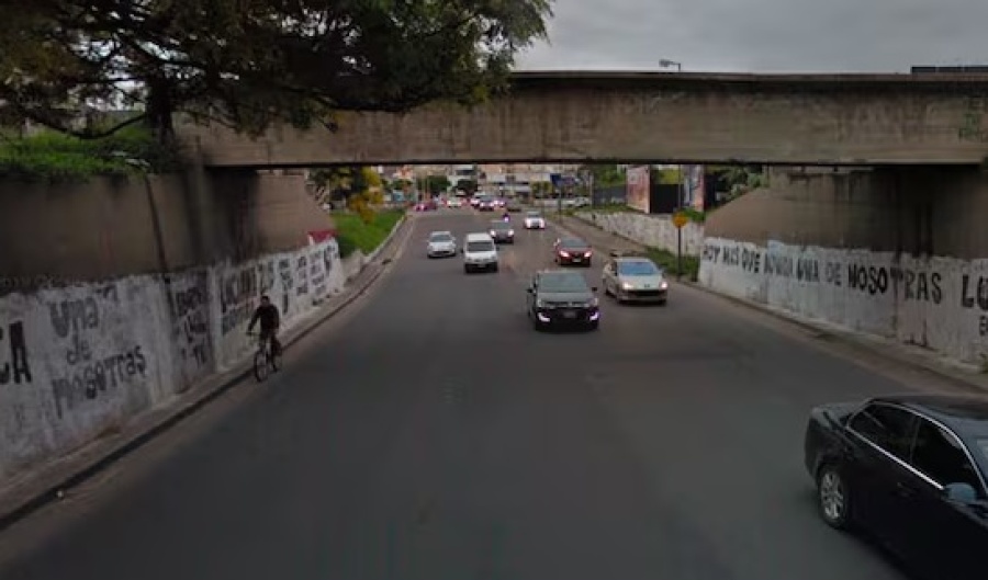 Una mamá abandonó a sus hijos en un hotel y la hallaron durmiendo debajo de un puente