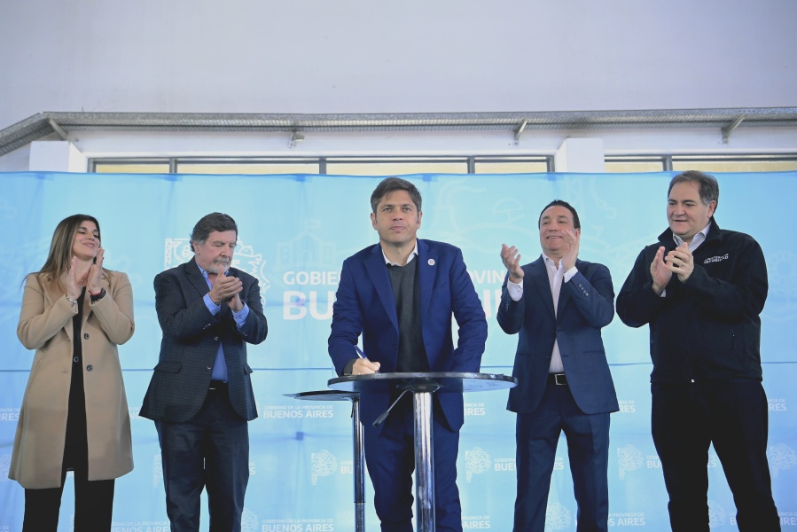 Kicillof lanzó ”Escuelas Cuidadas” para proteger más a chicos, padres y docentes: ”Trabajamos por la educación pública”