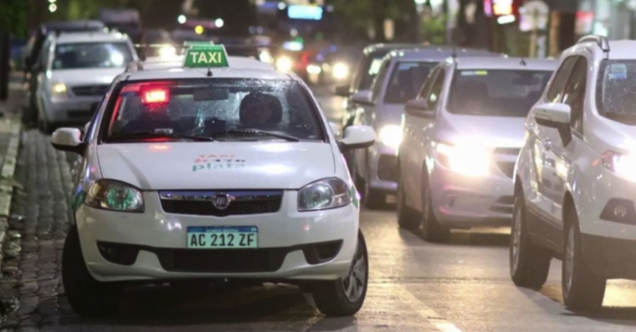 Asalto en La Plata: un taxista se resistió, se peleó con un ladrón y quedó a pie