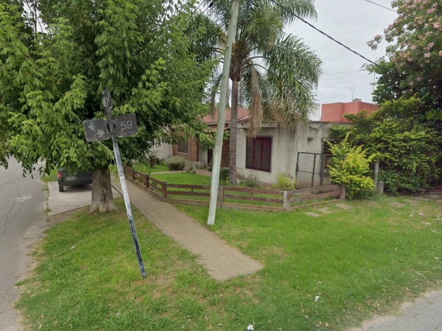 Una familia fue víctima de un violento robo en Los Hornos cuando ingresaban a su domicilio