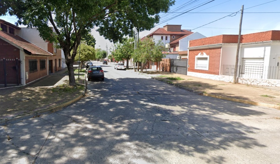 Brutal robo en Parque San Martín: tres delincuentes asaltaron a una jubilada de 90 años