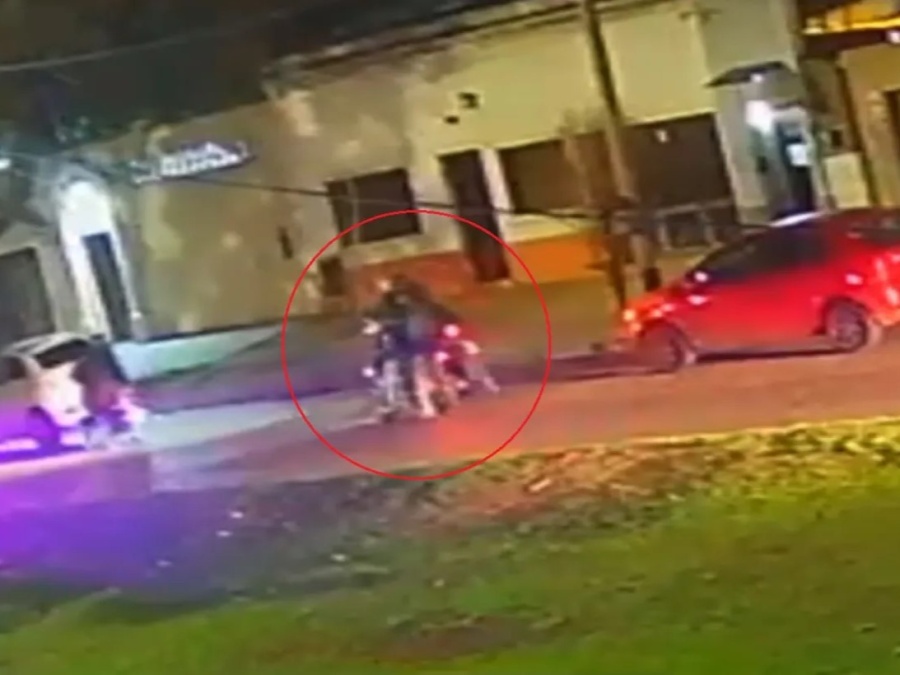 Cuatro motochorros asaltaron a un joven en un barrio de La Plata