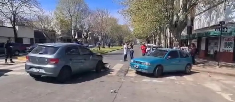 Un violento choque dejó tres chicos heridos en La Plata