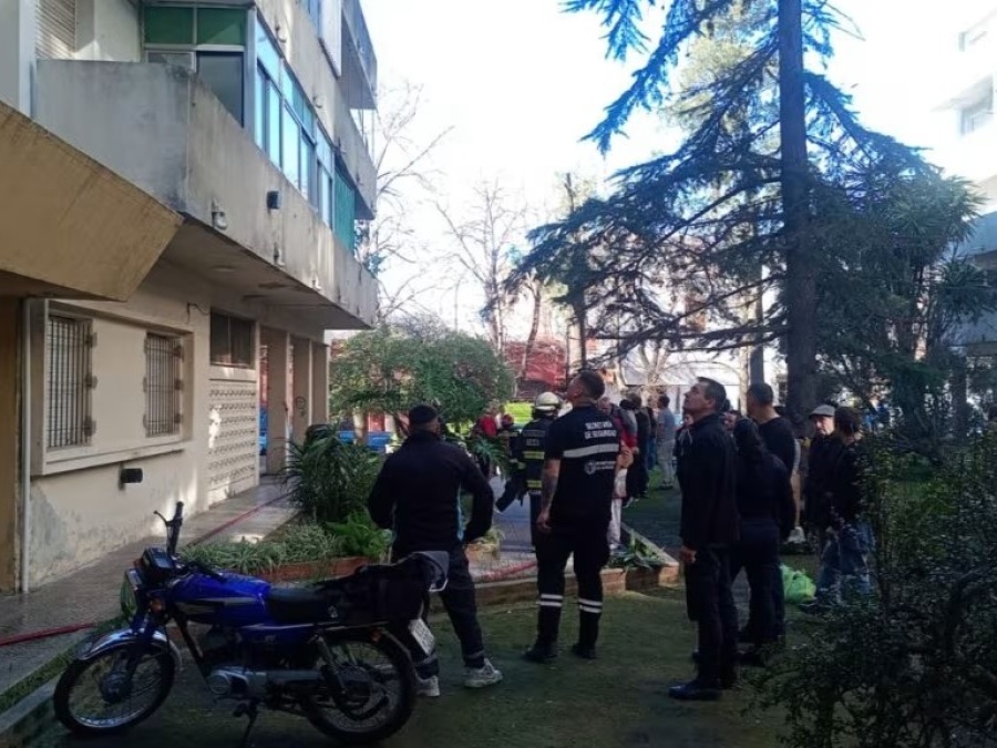 Se incendió el ascensor de un edificio en La Plata y los vecinos debieron ser evacuados