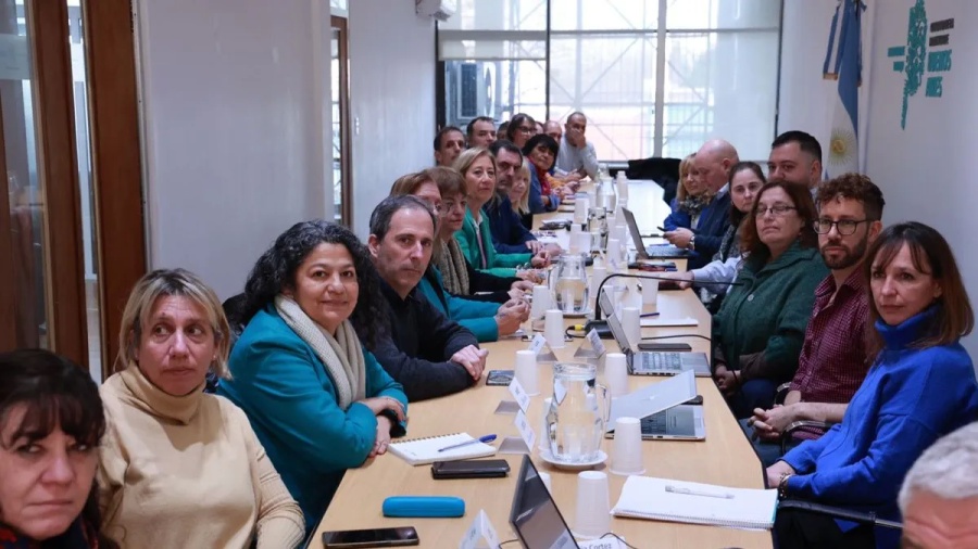 Retomaron las paritarias con estatales y docentes en la Provincia, no deslizaron números y habrá una nueva convocatoria