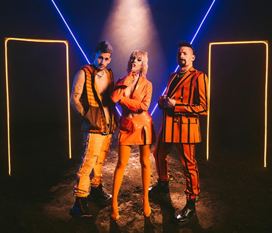 Danna Paola junto a Mau y Ricky nos presentan ”Cachito”