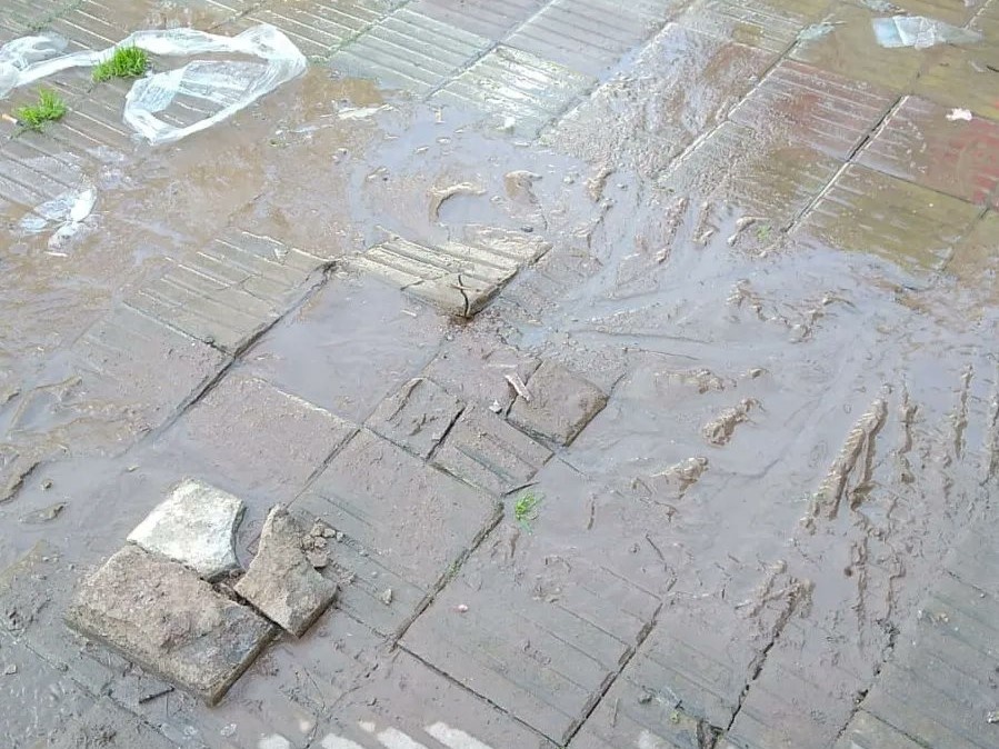 Vecinos de avenida 38 y 3 reclamaron por una gran pérdida de agua