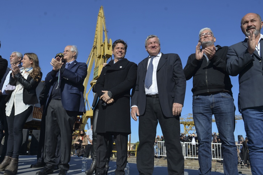 Kicillof y Taiana participaron de la botadura de una embarcación en el Astillero Río Santiago
