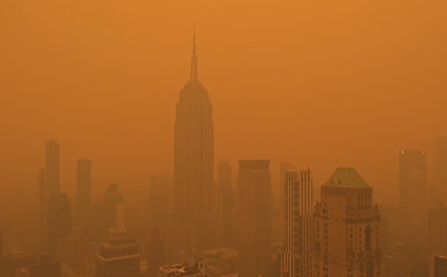 El humo de los incendios en Canadá tapó por completo la ciudad de Nueva York