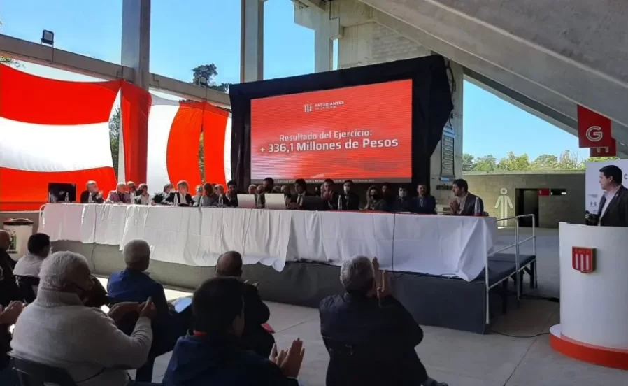 Un dirigente Pincha retomó la polémica por los espectadores: ”Siempre jugamos a cancha llena”