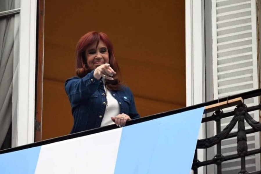 Cristina Kirchner pidió “ponerle un límite al desgobierno de Milei” en las elecciones de este domingo