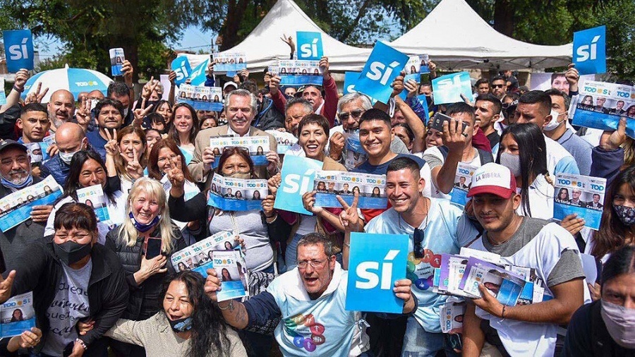 Alberto Fernández, presente en Quilmes durante una actividad de campaña