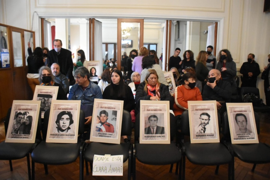 Enojo y angustia en los familiares de desaparecidos tras conocerse la sentencia para Julio Garachico y Miguel Etchecolatz