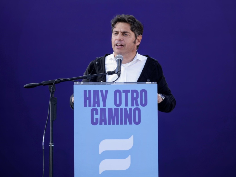 Kicillof apuntó contra el gobierno desde Plaza de Mayo ”Es un golpe de autoritarismo”