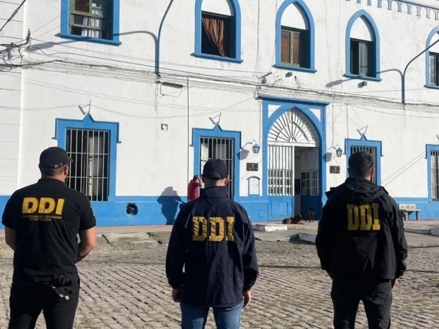 Violento robo en Plaza Malvinas: se hicieron pasar por policías y desvalijaron a dos jubiladas