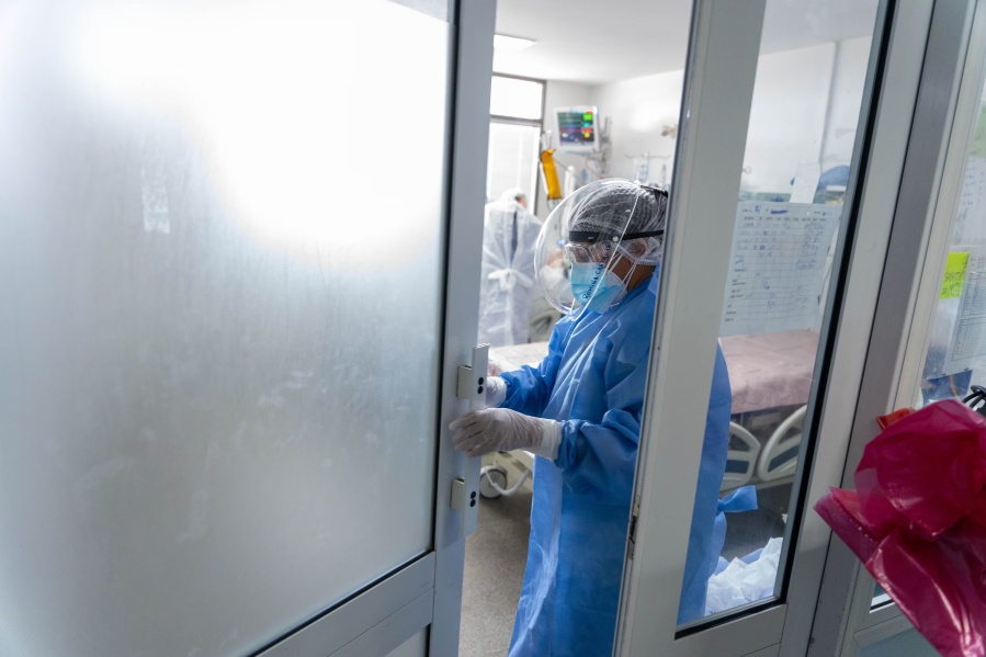 Enviarían al Congreso un proyecto para cobrar la atención médica en hospitales públicos a extranjeros no residentes