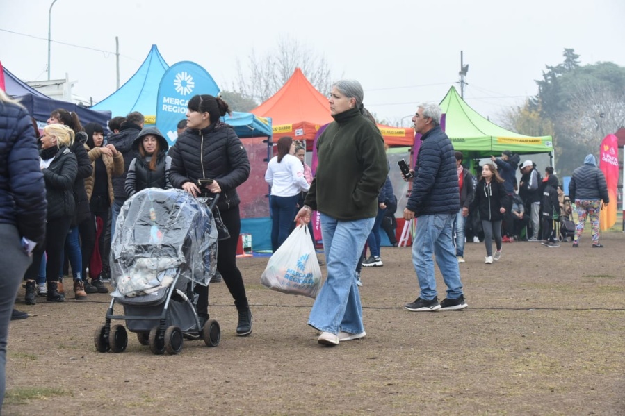 Cientos de vecinos vacunaron a sus mascotas y participaron de talleres ambientales en Altos de San Lorenzo