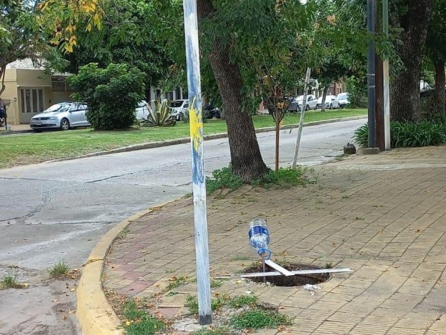 Reclamaron por faltantes de tapas de cámaras en 38 entre 22 y 23