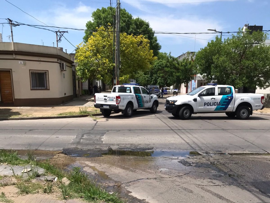 No podía acercarse a su ex, pero la hostigó toda la semana y lo detuvieron en la puerta de su casa en La Plata