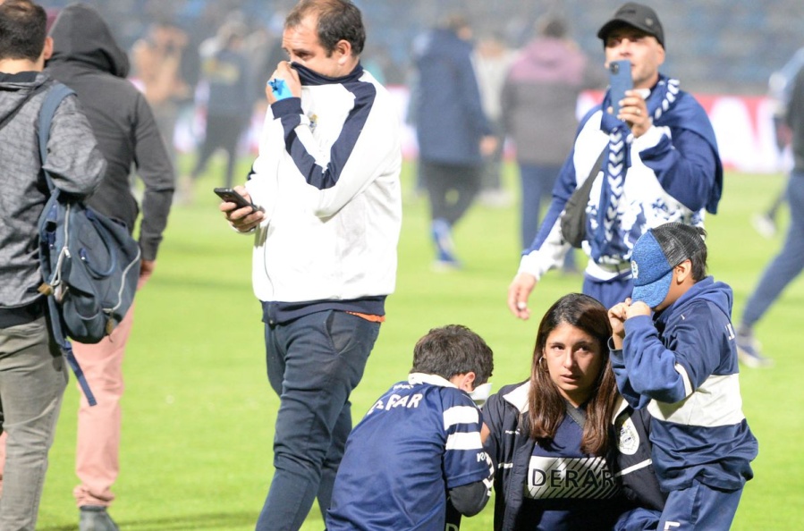 El estremecedor relato de un niño saliendo de la represión en el partido entre gimnasia y boca: ”tiraron un humo re picante”
