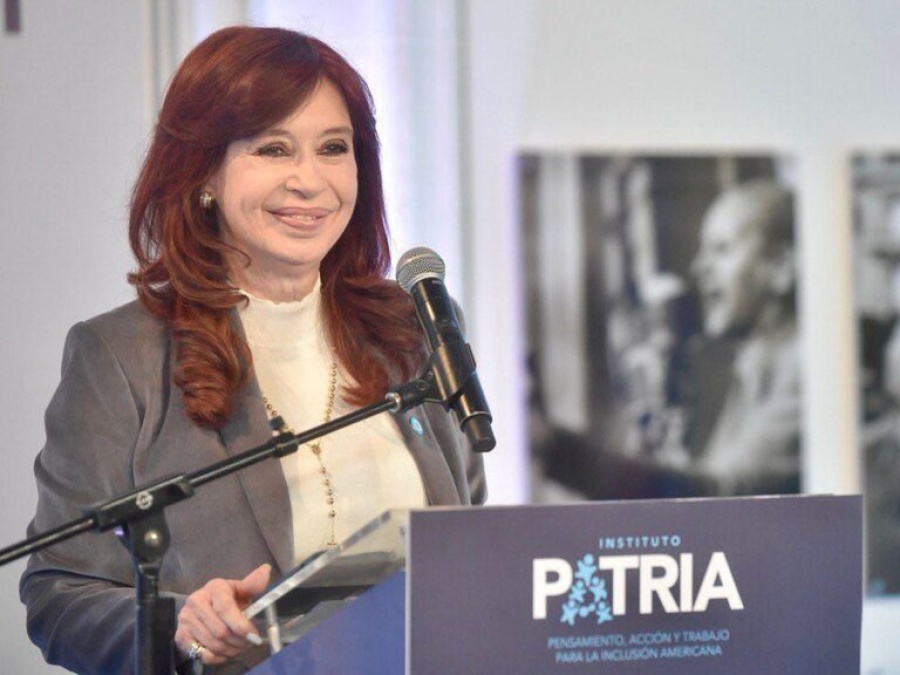Cristina Kirchner volvió a hablar en el homenaje al Padre Múgica: ”No mandan comida a los comedores que están sin dinero”