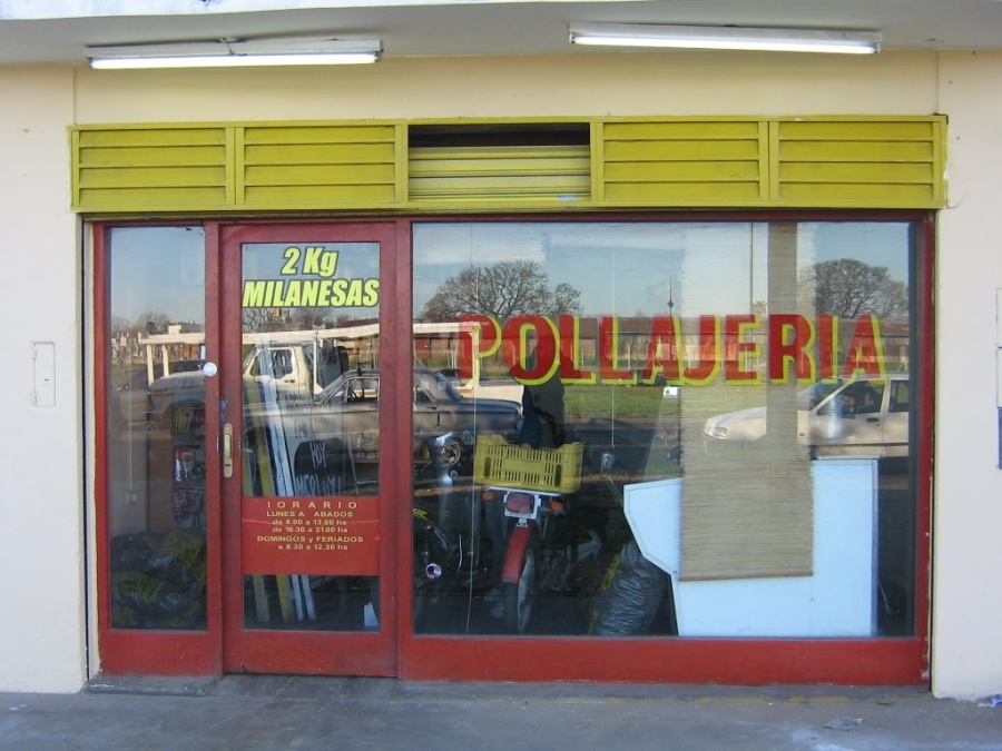 ¿Es pollería o pollajería? la eterna disputa de los platenses y el tweet que reavivo la polémica