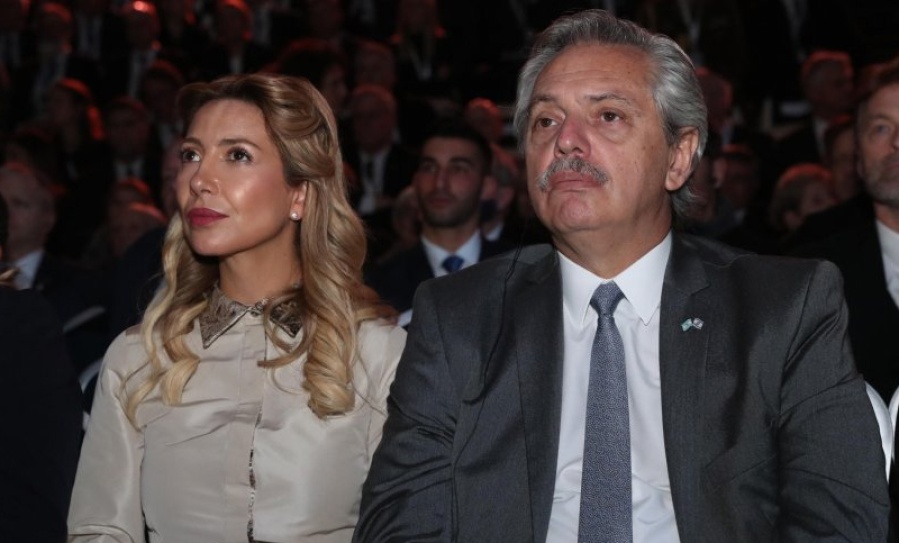 El director de NOVA, Mario Casalongue, no podrá escribir sobre la mujer, el hijo y el abogado de Alberto Fernández