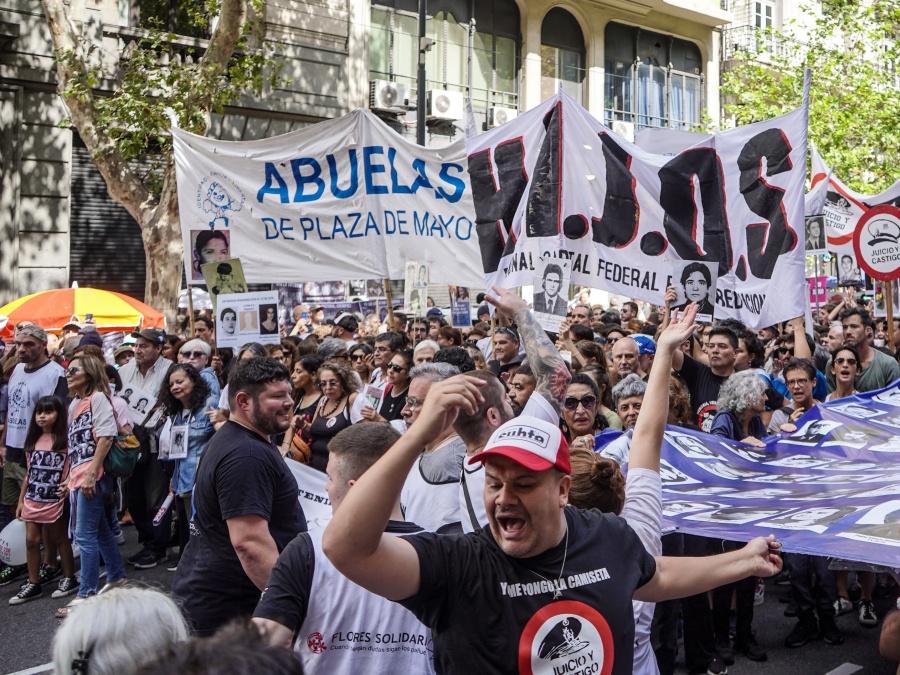 Con epicentro en la Plaza de Mayo, la conmemoración del 24 de marzo congregó a una multitud