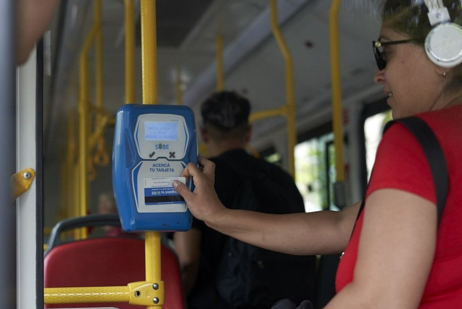 Cuenta regresiva para nominalizar la tarjeta SUBE y evitar que el boleto de micro cueste 430 pesos