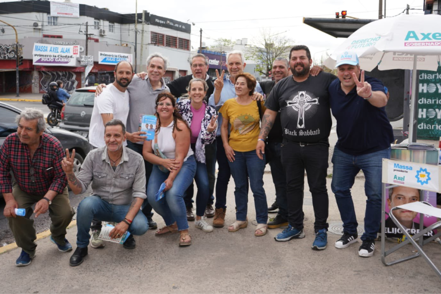 Con Alak a la cabeza, militantes de Unión por la Patria movilizaron por toda La Plata para pedir el voto a Sergio Massa