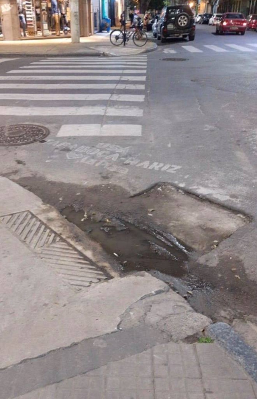 Temen por pozos en las rampas para discapacitados de 9 y 48: ”Deben repararlo de forma urgente”