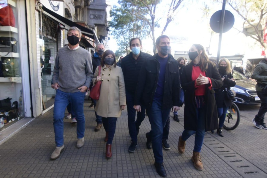 Abuchearon a Bullrich, Santilli y Garro en calle 12
