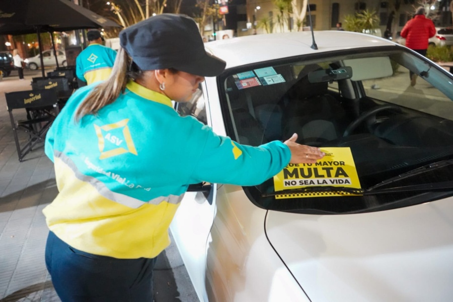 El Municipio de La Plata puso en marcha una campaña destinada a conductores y peatones: ”Que tu mayor multa no sea la vida”