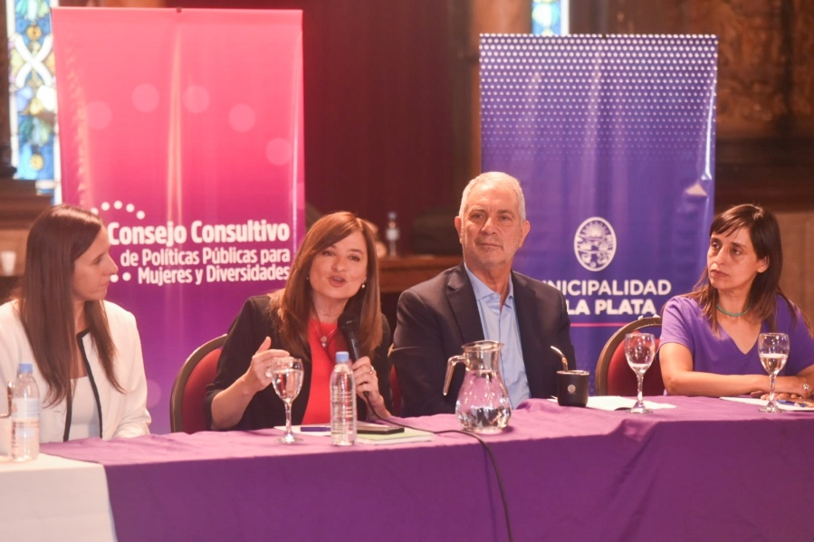 Alak lanzó un organismo para abordar temáticas de género y pidió ”ubicar a la mujer en el centro de las transformaciones”