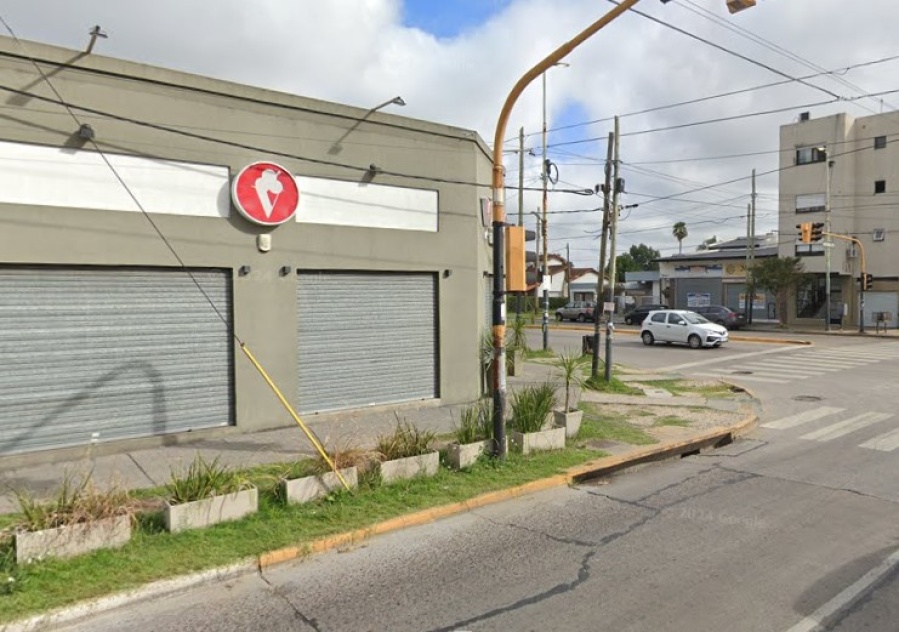 Violento robo en una heladería de La Plata: Se llevaron la recaudación y amenazaron a los empleados